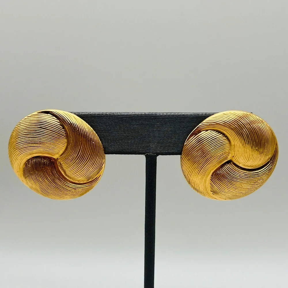 Vintage Gold Tone Swirl Dome Pierced Earrings Textured Ribbed Design